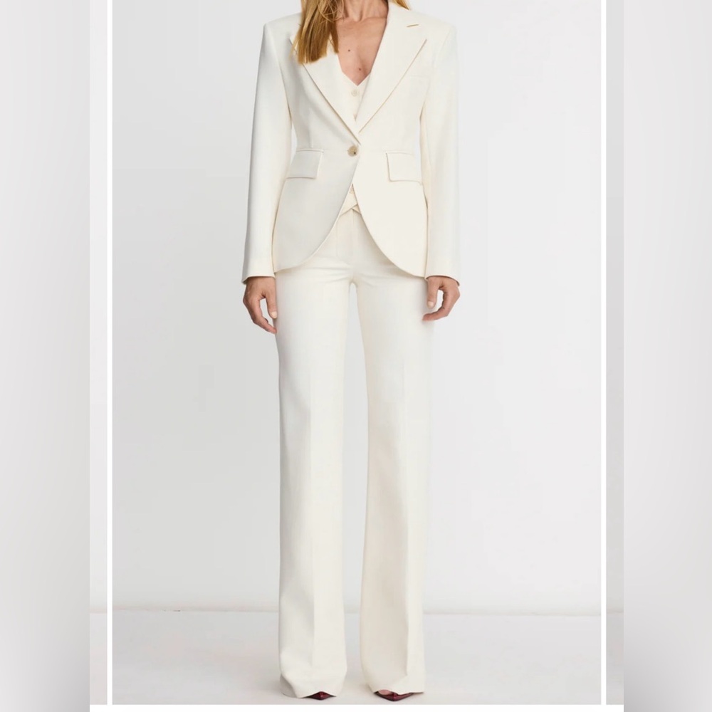 Smythe Women's Ivory Suit- like new - Picture 14 of 15